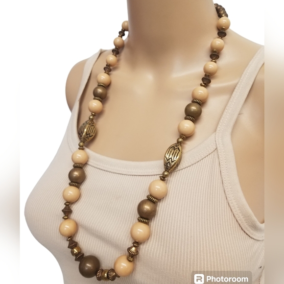 VINTAGE LONG BRONZE & BEIGE COLOR CHUNKY BEADED STATEMENT NECKLACE - Picture 2 of 6
